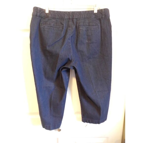 St. John's Bay Secretly Slender Mid Rise Plus Capris - Picture 3 of 7